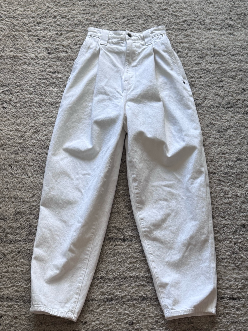 KHAITE Ashford Pleated Tapered White Jeans Size 24